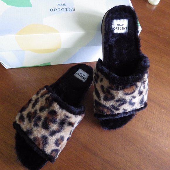 EARTH ORIGINS Olli/Cheetah Faux Fur Slides/ New in Box Size 9/ 40.5 - Picture 6 of 7